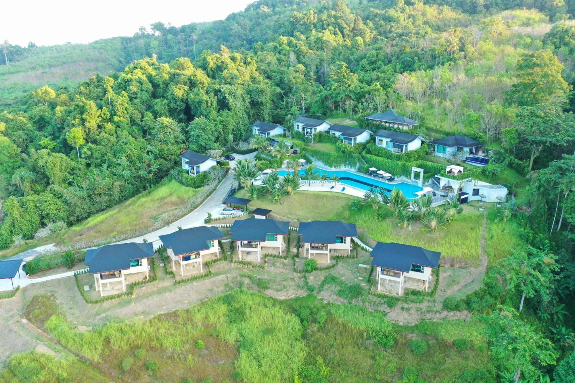 Khaolak Blue Sky Villa Khao Lak Exterior photo